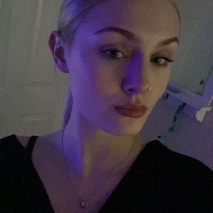 Meet your Posher, Stella